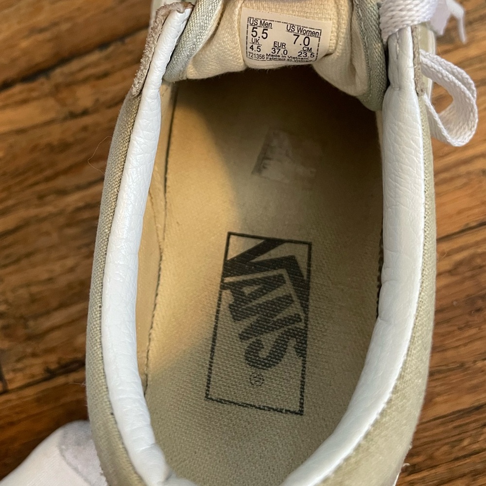 Vans - Picture 4 of 9